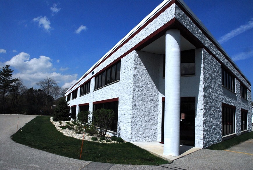 More Photos Of 1343 E Wisconsin Ave, Pewaukee Light Distribution For Lease