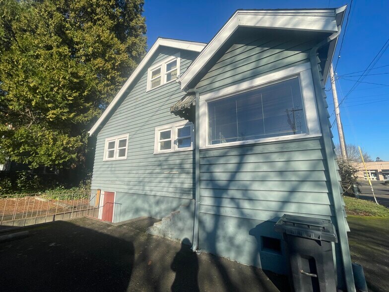 More Photos Of 980 Market St NE, Salem Office For Sale