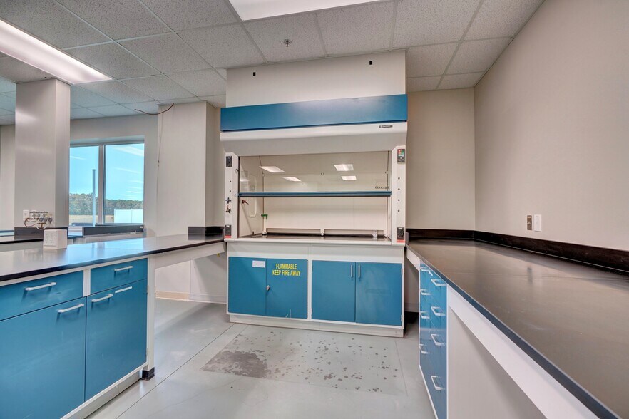 More Photos Of 2371 Wilroy Rd, Suffolk Flex For Sale