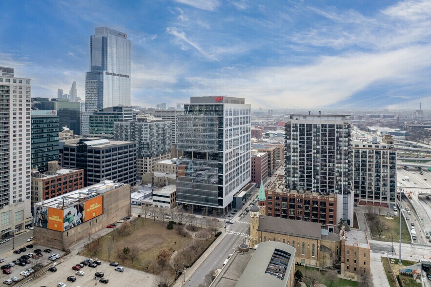 More Photos Of 625 W Adams St, Chicago Office For Lease