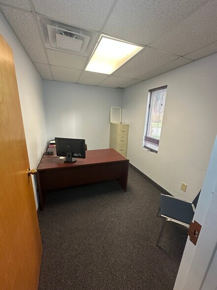 More Photos Of 1810 Joseph Lloyd Pky, Willoughby Flex For Sale