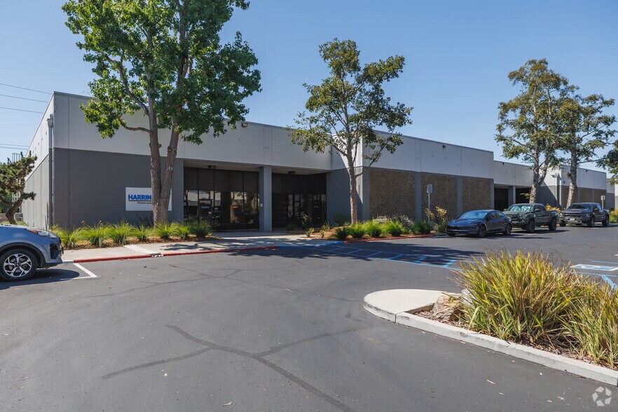 More Photos Of 8829-8835 Complex Dr, San Diego Warehouse For Lease