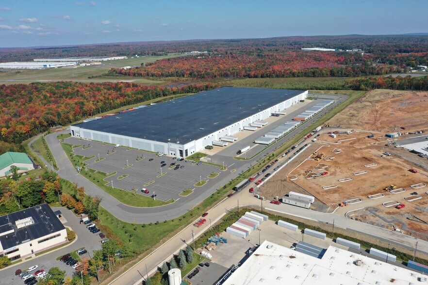 More Photos Of 145 Market Way, Mount Pocono Distribution For Lease