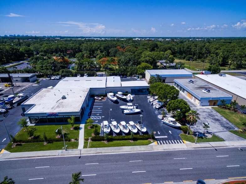 More Photos Of 2625 Davis Blvd, Naples Auto Dealership For Sale