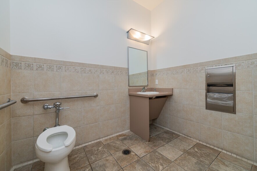 More Photos Of 8925 Research Dr, Irvine Office For Sale