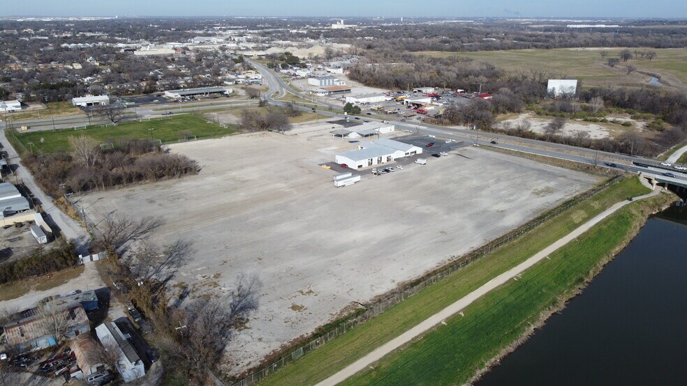 More Photos Of 1720 Riverside Dr, Fort Worth Warehouse For Lease