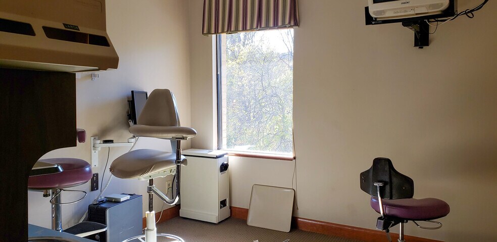 More Photos Of 1949 Thomson Dr, Lynchburg Medical For Lease