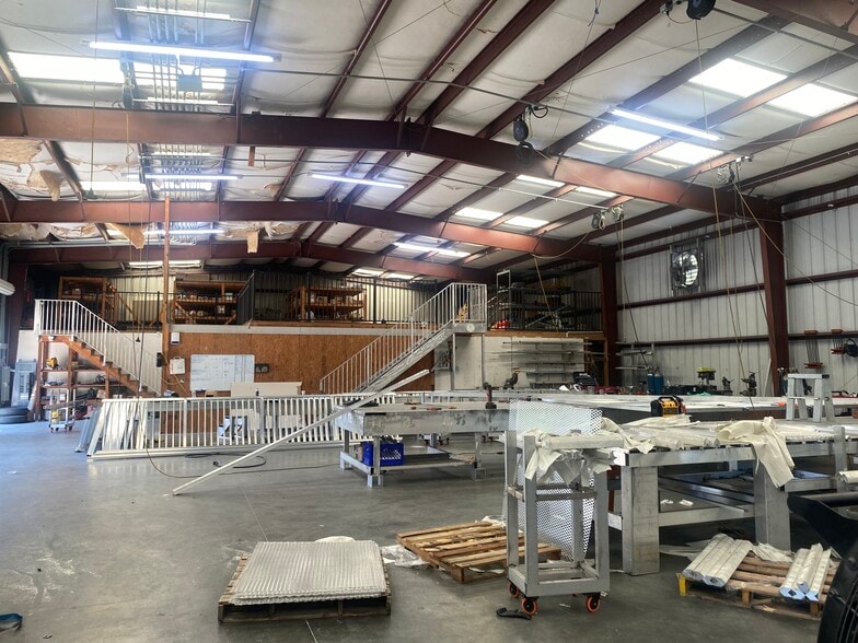 More Photos Of 11331 Distribution Ave E, Jacksonville Warehouse For Sale