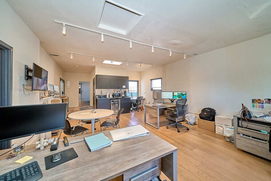 More Photos Of 7223 Beverly Blvd, Los Angeles Storefront Retail Office For Sale