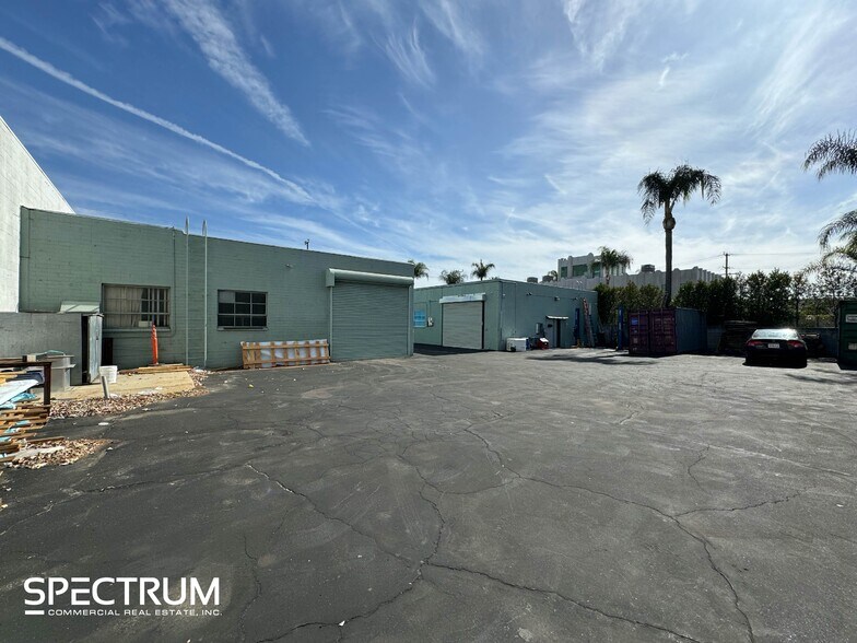 More Photos Of 7621 Hayvenhurst Ave, Van Nuys Light Manufacturing For Lease