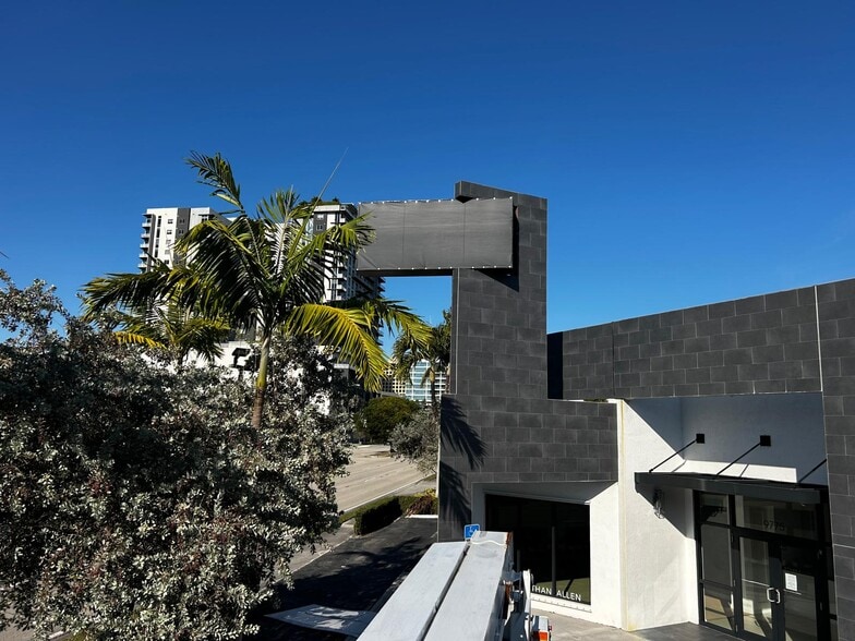 More Photos Of 9775 S Dixie Hwy, Miami Freestanding For Lease