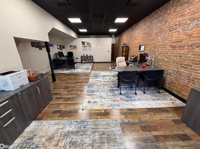 More Photos Of 113 N Jefferson St, Mount Pleasant Office For Sale