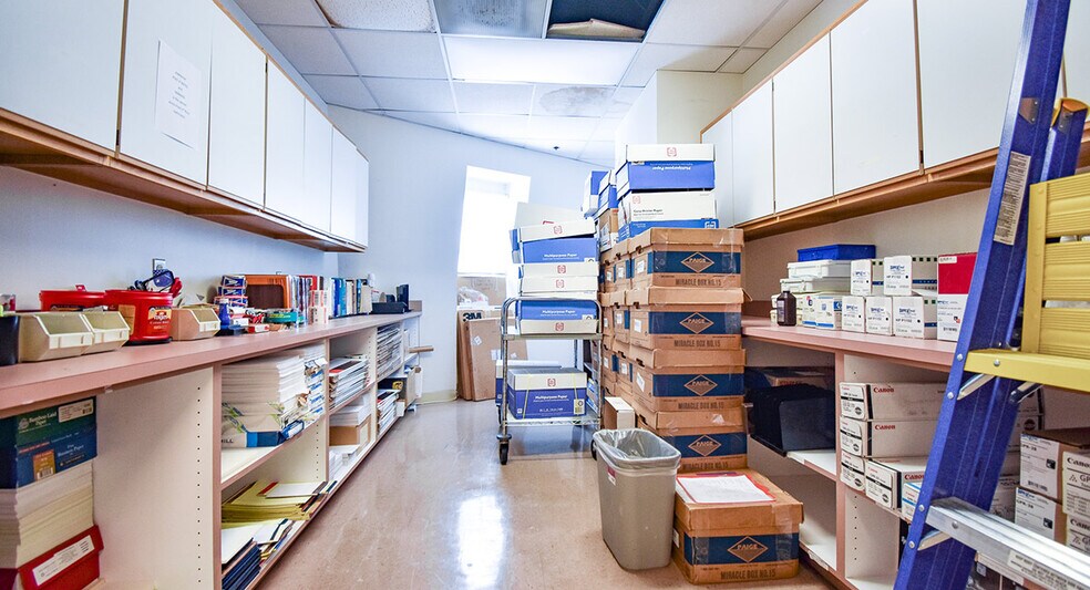 More Photos Of 112 S West St, Alexandria Office For Sale