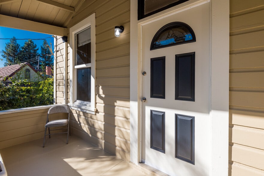 More Photos Of 811 Davis St, Santa Rosa Apartments For Sale