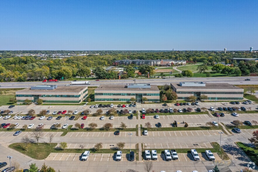 More Photos Of 1840 NW 118th St, Clive Office For Lease