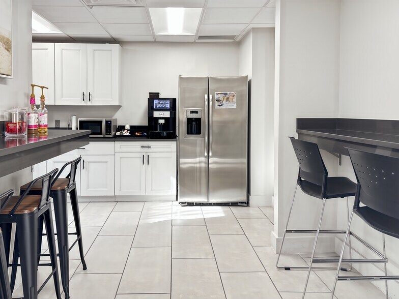 More Photos Of 4110 Southpoint Blvd, Jacksonville Coworking Space