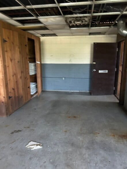 More Photos Of 2500 Spring Grove Ave, Cincinnati Warehouse For Sale