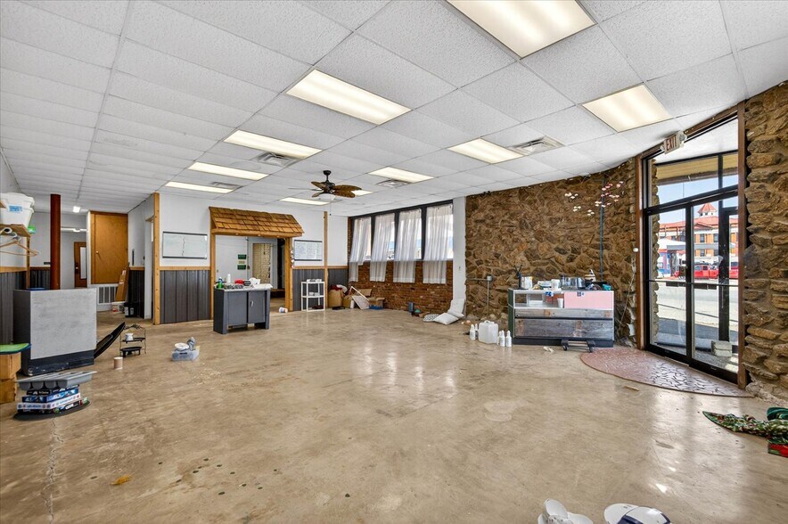 More Photos Of 121 N Maple St, Nowata Storefront For Sale