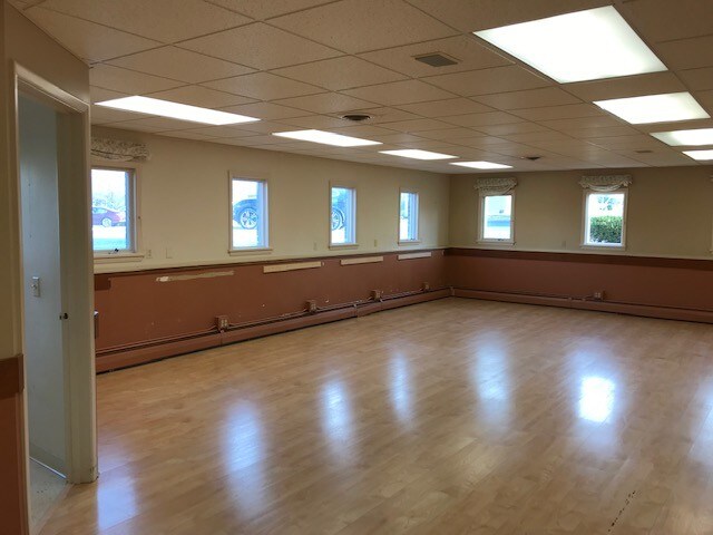 More Photos Of 2425 Clover St, Rochester Office For Lease