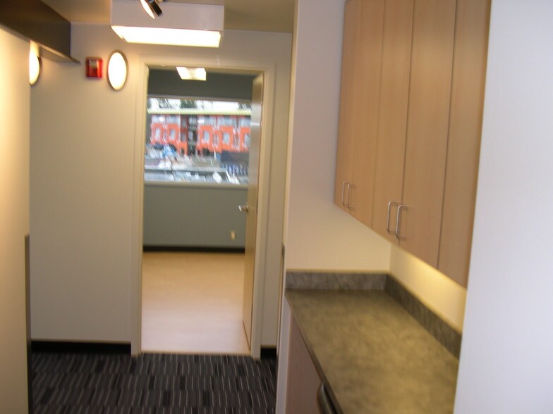 More Photos Of 13512 Ambaum Blvd SW, Burien Medical For Lease