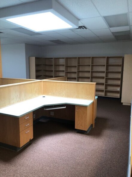 More Photos Of 1800 E 30th St, Farmington Office For Lease
