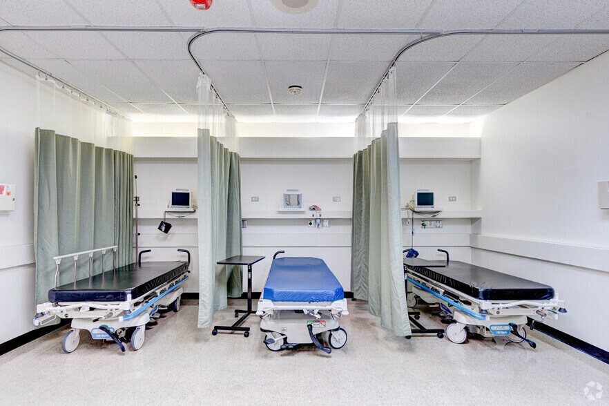 More Photos Of 815 Howard St, Evanston Medical For Sale