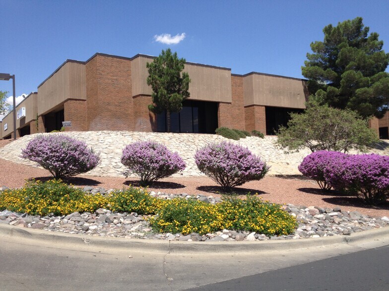 More Photos Of 10737 W Gateway Blvd, El Paso Unknown For Lease