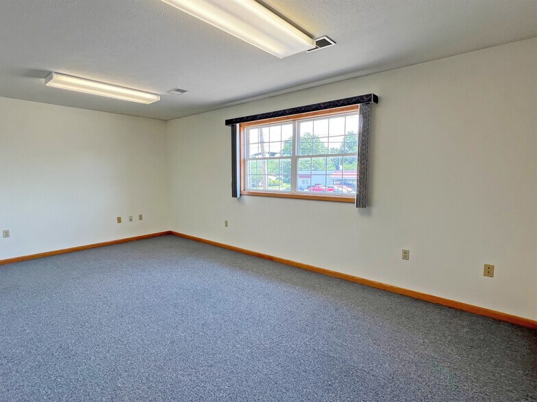 More Photos Of 4546 W Ridge Road, Erie Office For Sale