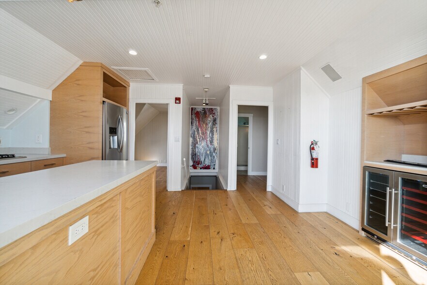 More Photos Of 523 Ocean Front Walk, Venice Storefront Retail Office For Lease