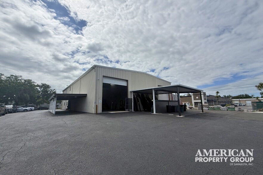 More Photos Of 5946 Clark Center Ave, Sarasota Warehouse For Lease