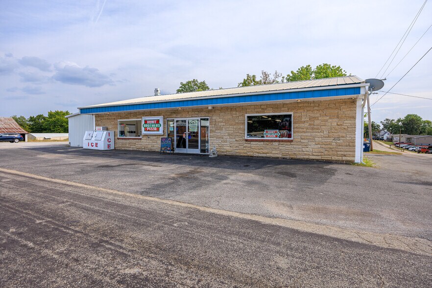 Primary Photo Of 4053 Hwy E, Oak Ridge Storefront For Sale