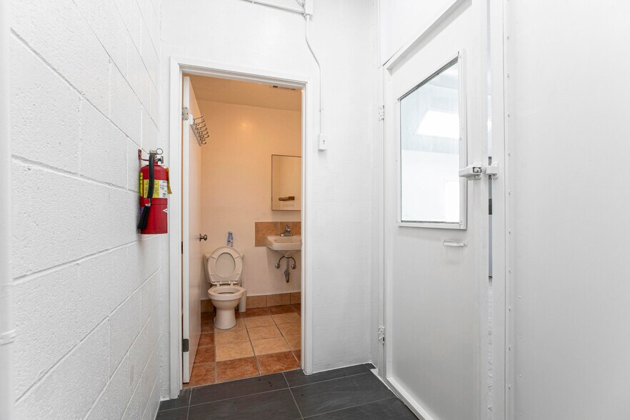 More Photos Of 10837 Burbank Blvd, North Hollywood Auto Repair For Sale