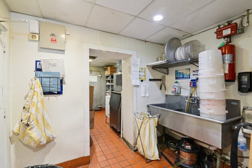 More Photos Of 409 Decatur St, New Orleans Storefront Retail Residential For Lease