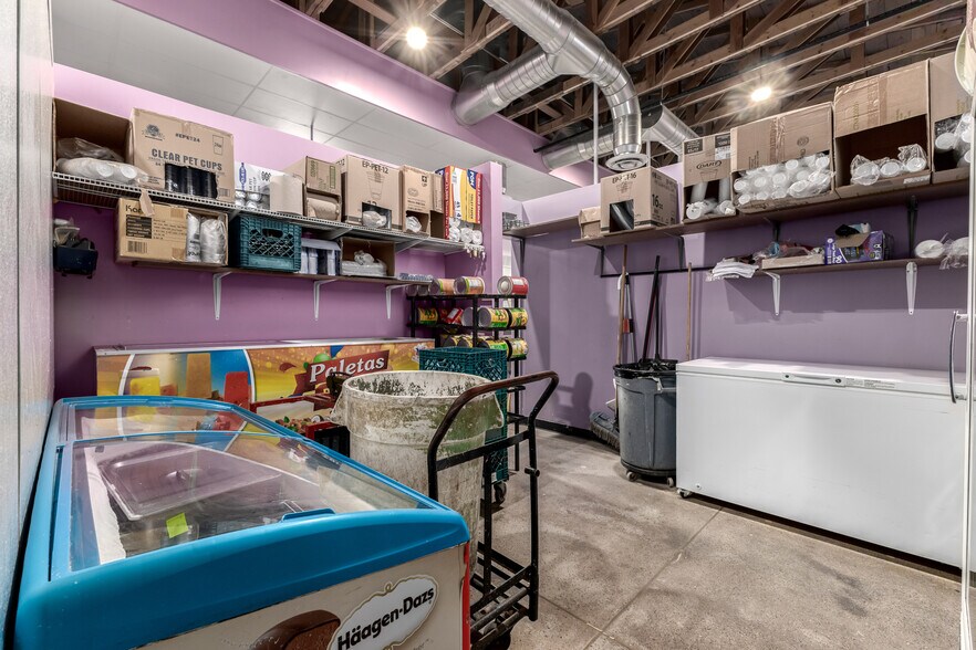 More Photos Of 2533 N 16th St, Phoenix Showroom For Sale