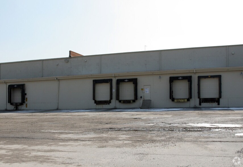 More Photos Of 501-591 J St, Perrysburg Distribution For Lease