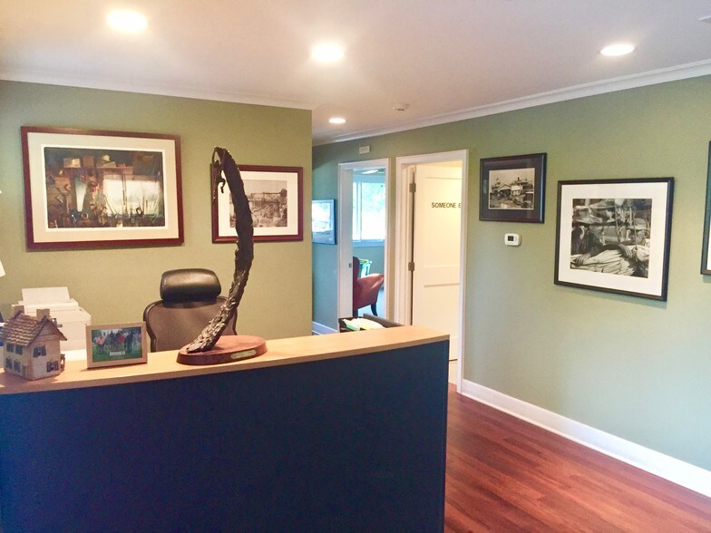 More Photos Of 2109 Forest Dr, Annapolis Showroom For Sale