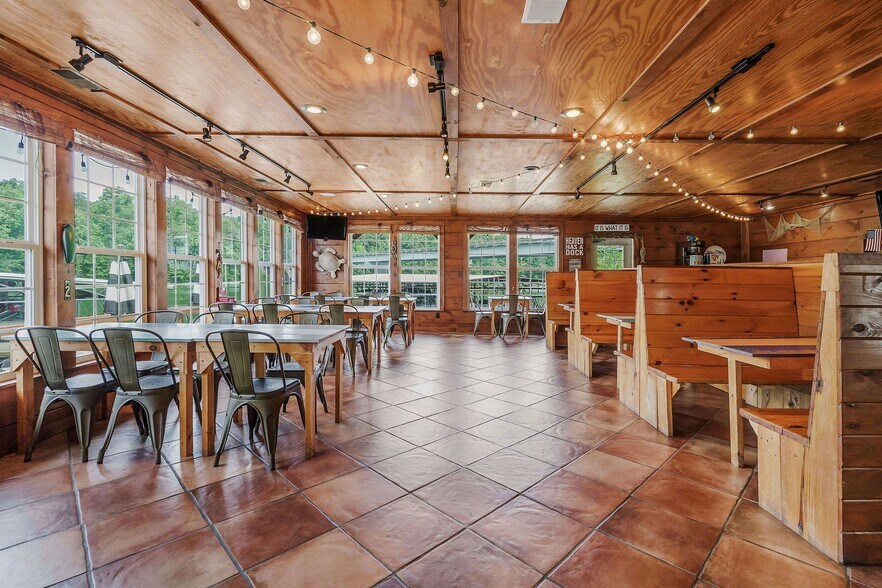 More Photos Of 1967 Rock Island Rd, Rock Island Marina For Sale