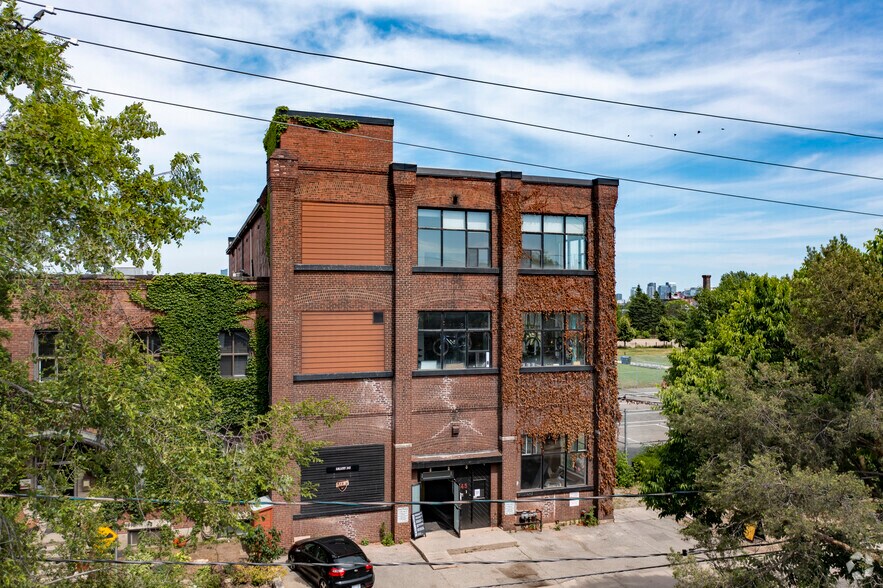 More Photos Of 345 Sorauren Ave, Toronto Office For Lease