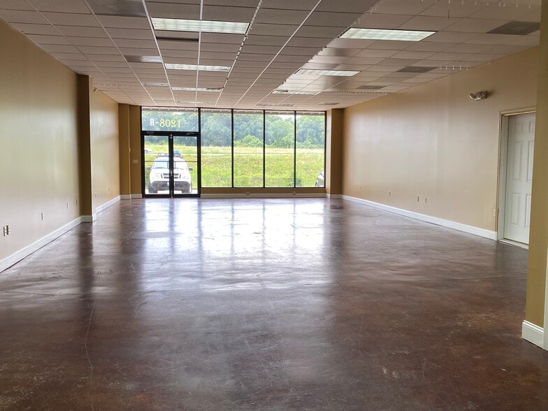 Primary Photo Of 1208A Helton Dr, Florence General Retail For Lease