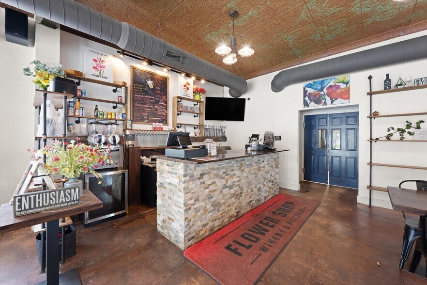 More Photos Of 629 W Main St, Yukon General Retail For Lease