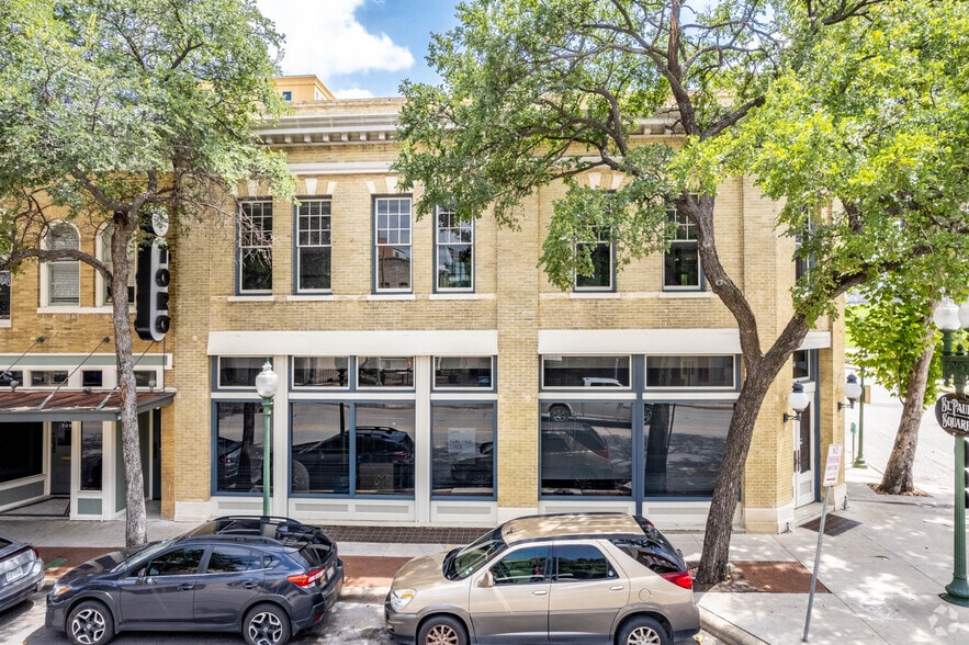 More Photos Of 119 Heiman St, San Antonio Unknown For Lease