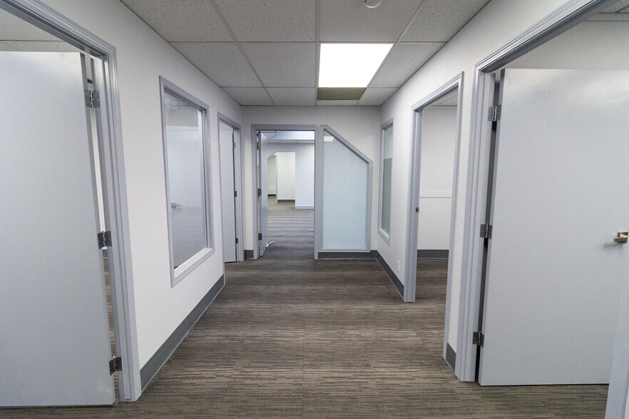 More Photos Of 2411 4th St NW, Calgary Office Residential For Lease