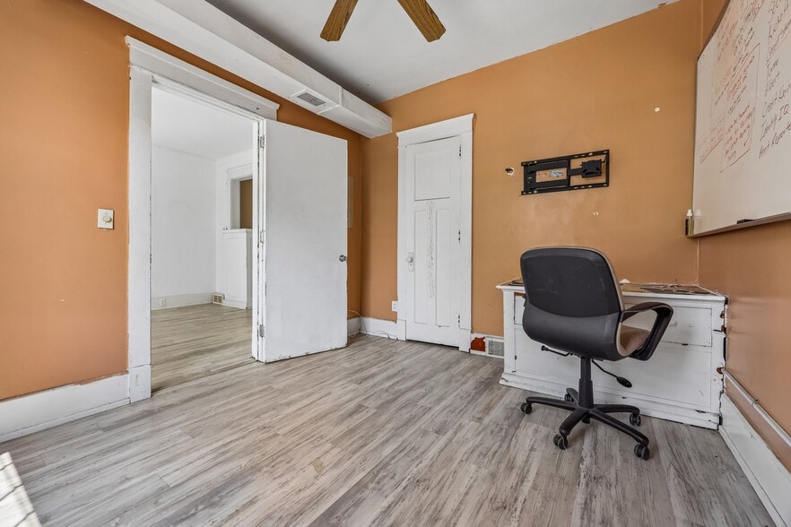 More Photos Of 2710-2712 17th St, Racine Storefront Retail Residential For Sale