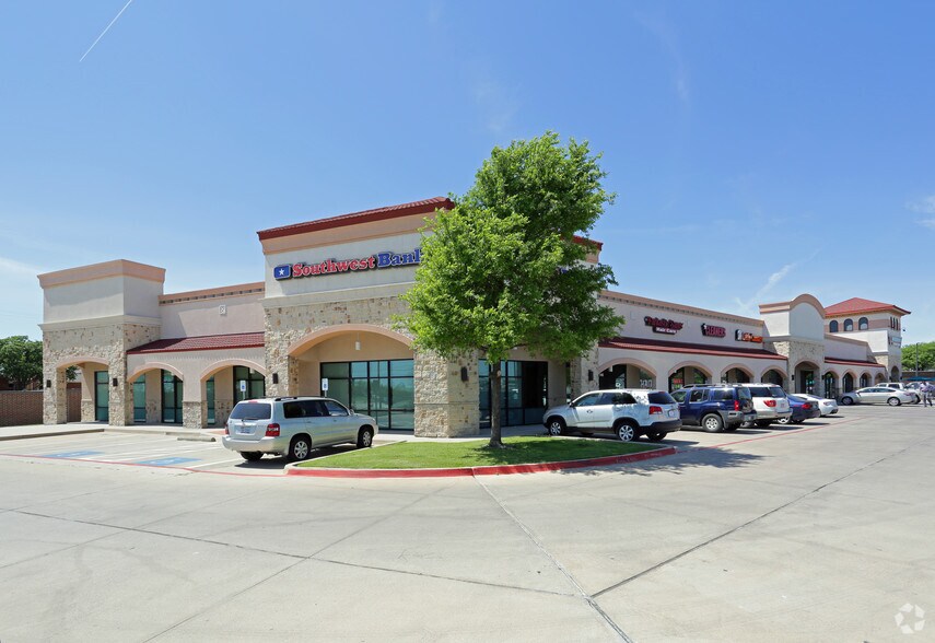 More Photos Of 1630 E Lamar Blvd, Arlington Freestanding For Lease