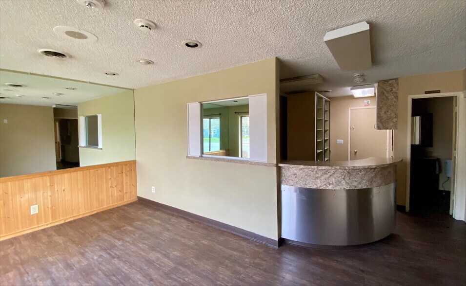 More Photos Of 333 NW 3rd Ave, Canby Office For Lease