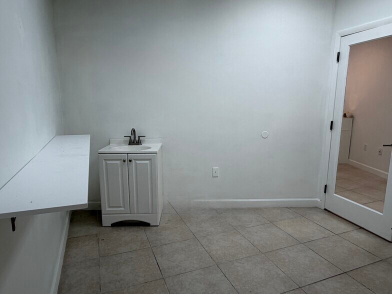 More Photos Of 18319-18321 W Dixie Hwy, North Miami Beach Coworking Space
