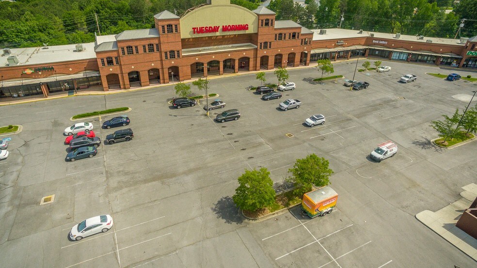 More Photos Of 1001 Market St, Dalton General Retail For Lease
