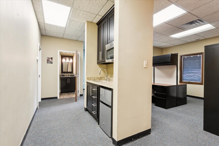 More Photos Of 732 Thimble Shoals Blvd, Newport News Office For Sale