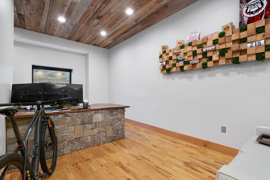 More Photos Of 91 W Hightower Dr, Dawsonville Warehouse For Sale