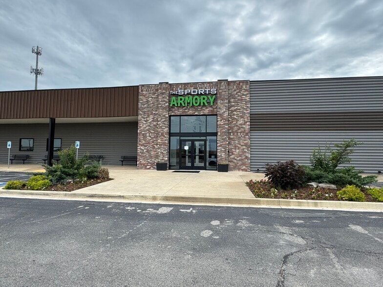 Primary Photo Of 714-738 W Main St, Jenks Unknown For Lease